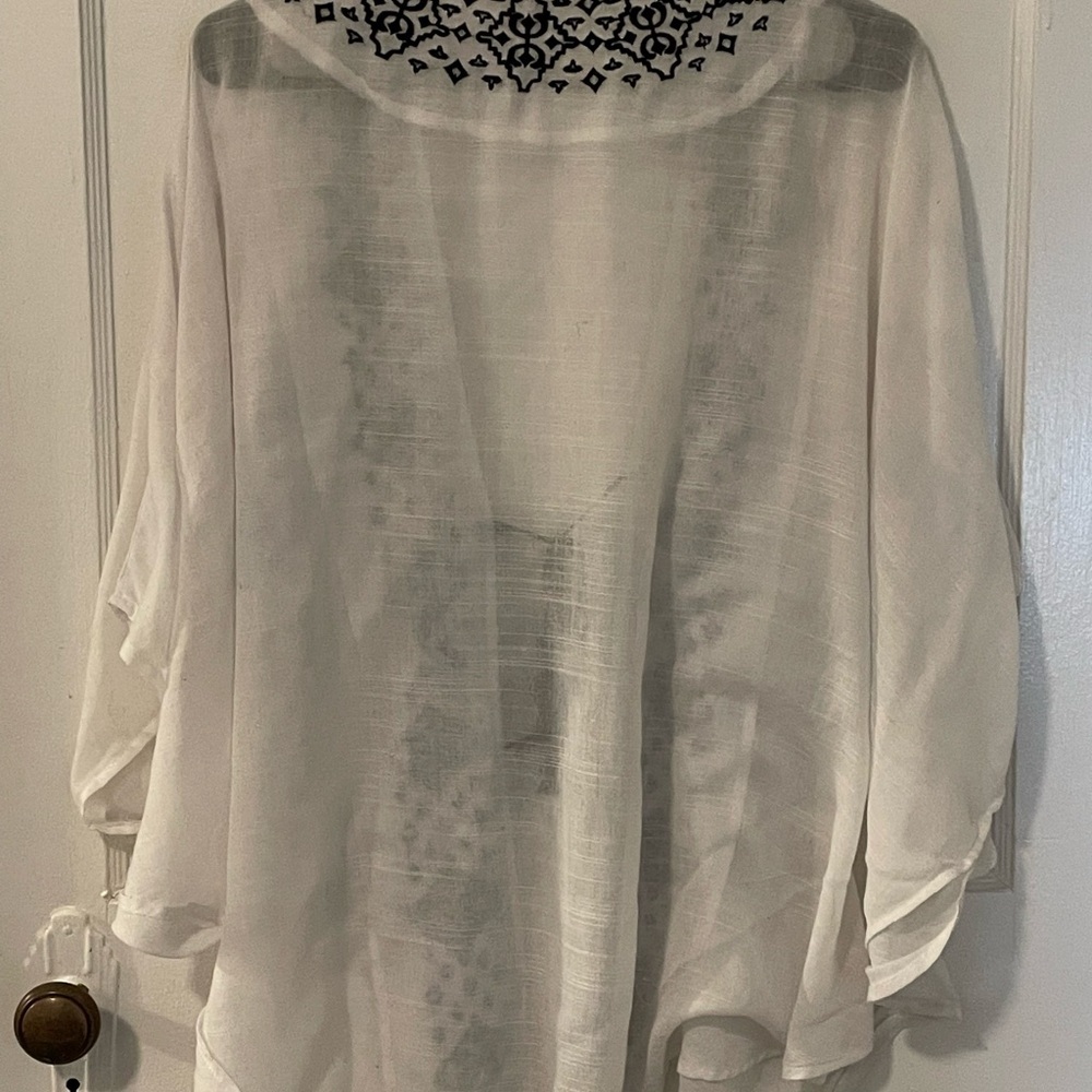 Steve Madden White Kimono with Black Embroidery - Picture 3 of 4